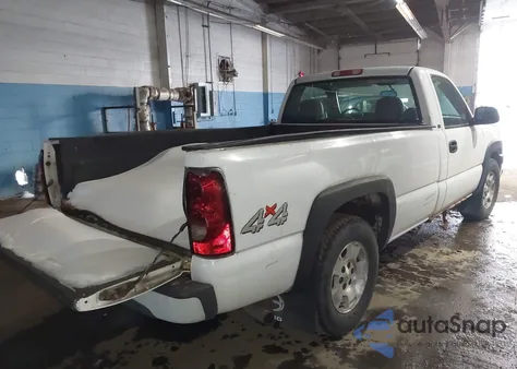 2005 Chevrolet Silverado 1500 Work Truck z USA, uszkodzony, nr VIN 1GCEK14T45Z334285